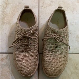 Also tan and diamond sneakers